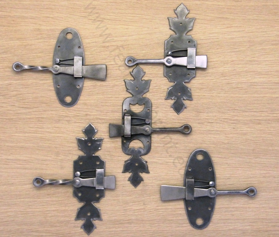  Atelier Hybrant fils, espagnolettes, pentures, penture, espagnolette, charnires, charnire, targette, targettes, loqueteaux, fentre, fentres, portes, porte, chatau, rpliques des targettes, des espagnolettes,rplique, la serrurerie ancienne, tradition, rplique de la serrurerie ancienne, rplique de la ferrure, crmones, feart, Hybrant, historie, mtaux, rpliques, patrimoine, batiment,fiches, fiche, charnieres  
